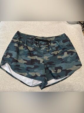 Women’s Old Navy Camo Active Shorts - Green Camouflage XL